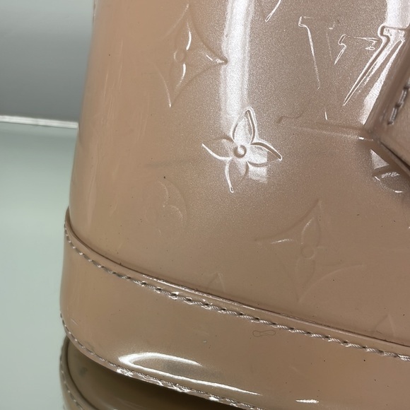 💯 % Authentic Louis Vuitton Alma vernis PM in cream👜👜 - Picture 2 of 13